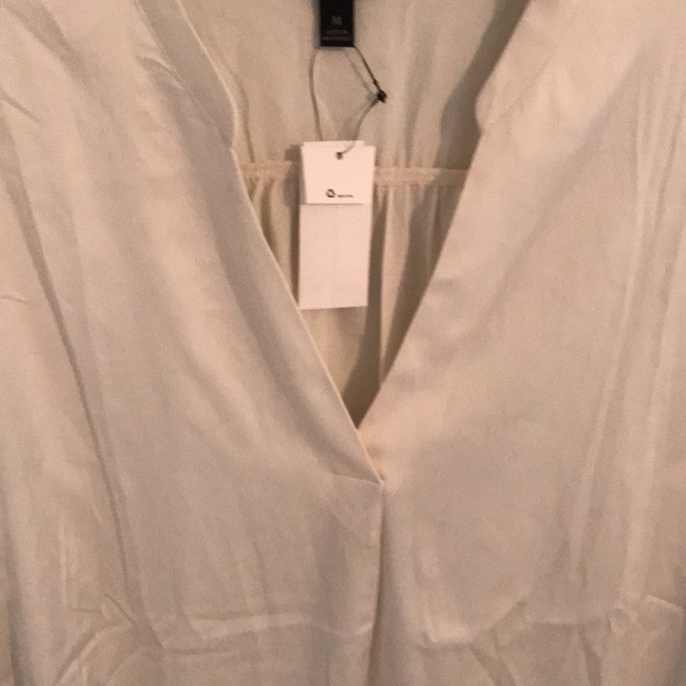 ๐HP x2๐NWT! Banana Republic Womenโs v-neck off white blouse - silky look - Picture 4 of 6